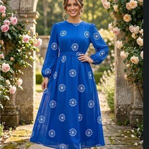 Elegant Blue Floral Maxi Dress with Long Sleeves